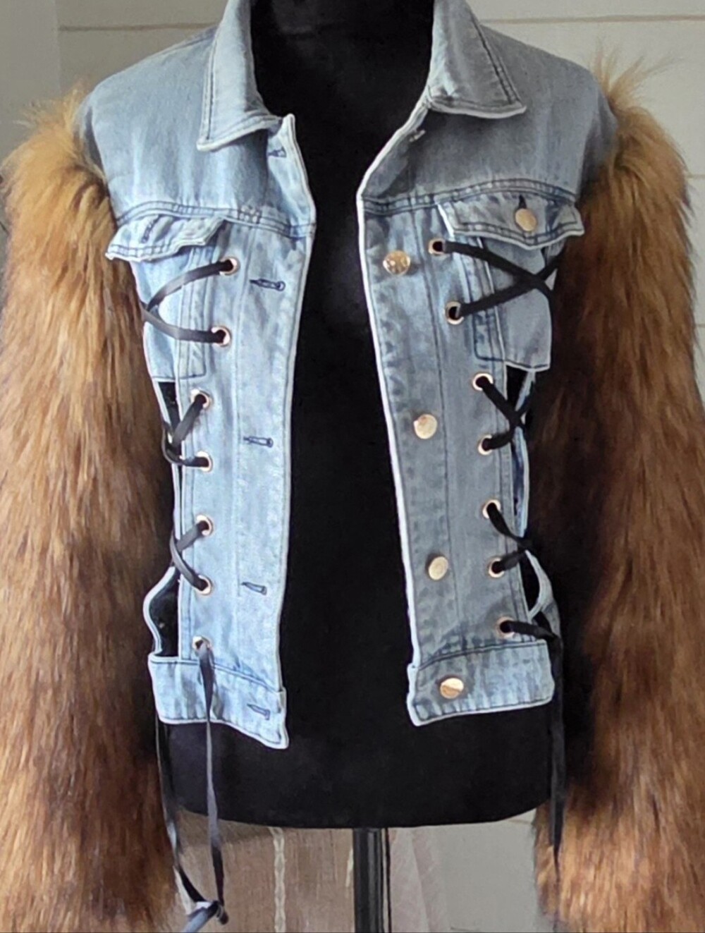 Azalea Wang Faux Fur Sleeve Denim Jean Jacket Size L Y2K Glam Streetwear Festive